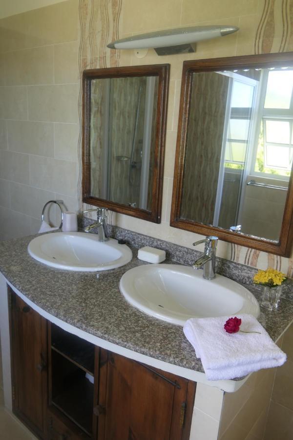 Villa Tropical Garden Self Catering Victoria Exterior foto