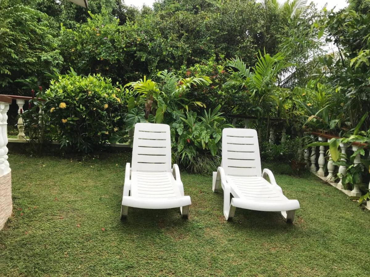 Villa Tropical Garden Self Catering Victoria Exterior foto