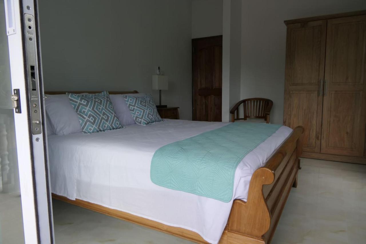 Villa Tropical Garden Self Catering Victoria Exterior foto